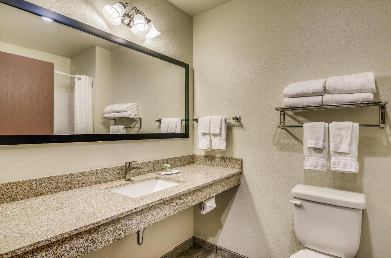 Cobblestone Inn & Suites - Bridgeport Esterno foto