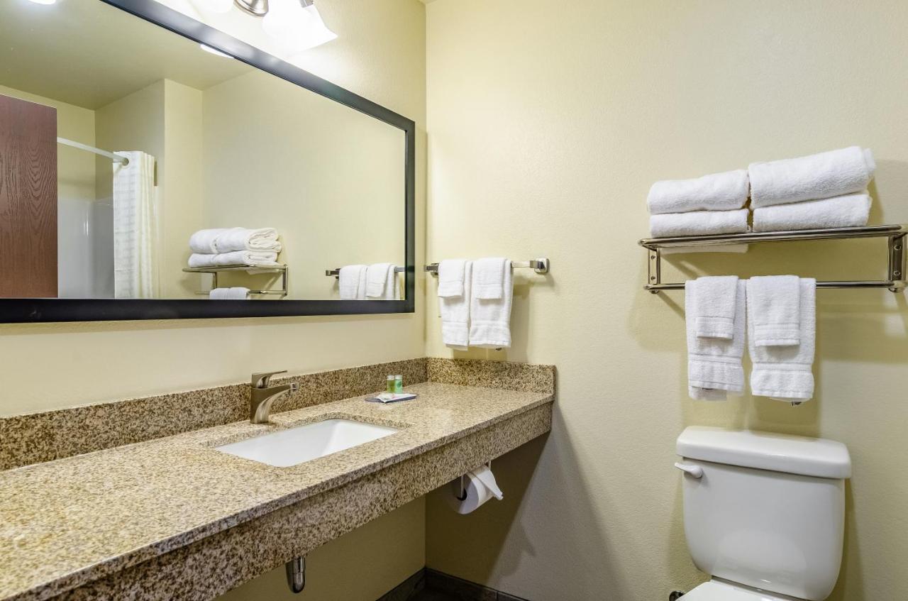 Cobblestone Inn & Suites - Bridgeport Esterno foto